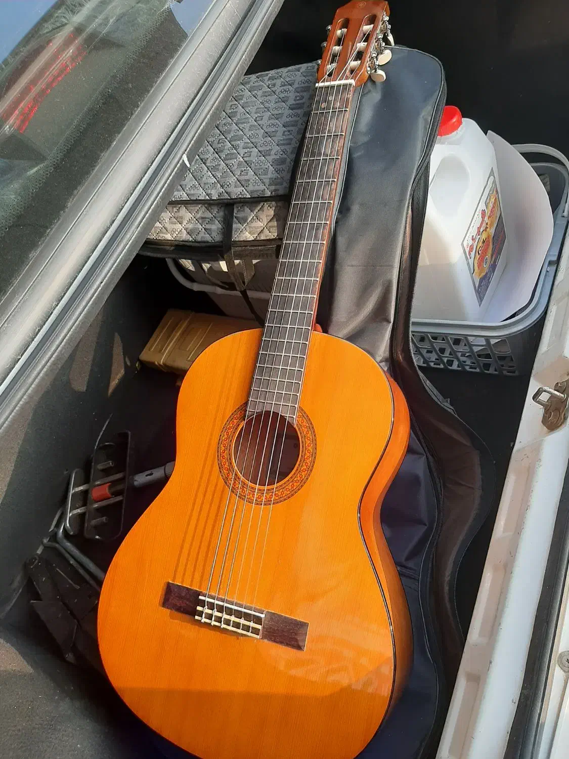 گیتار یاماها C40|گیتار، بیس، امپلیفایر|صومعه‌سرا, |دیوار