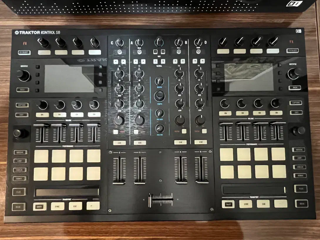 دستگاه dj traktor s8|آلات موسیقی|تهران, بهارستان|دیوار