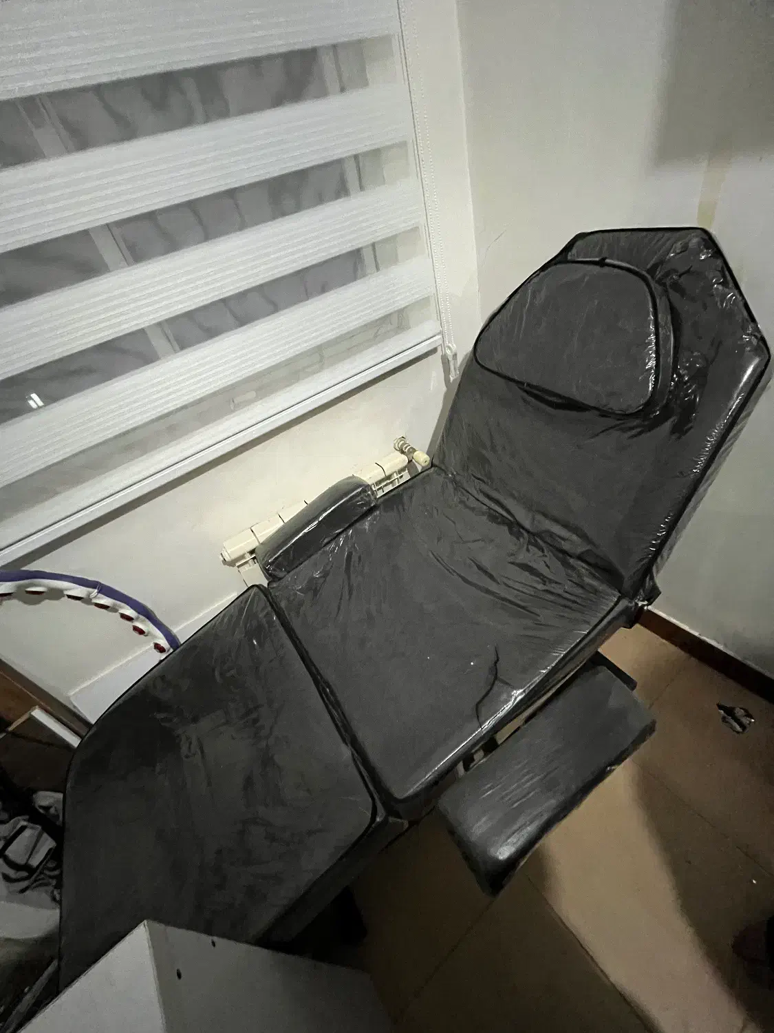 تخت آرایشی و تاتو|آرایشگاه و سالن‌های زیبایی|رشت, دیلمان|دیوار