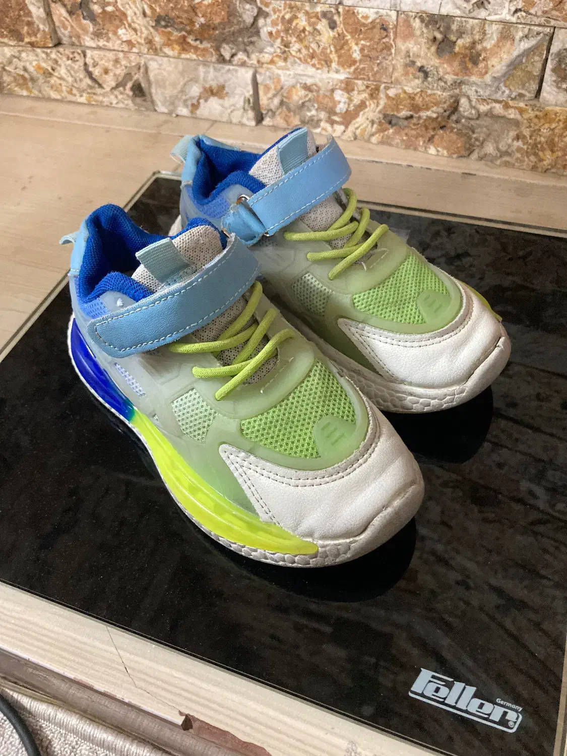 کتونی بچگانه|کفش و لباس بچه|قم, مسجد امام حسن|دیوار