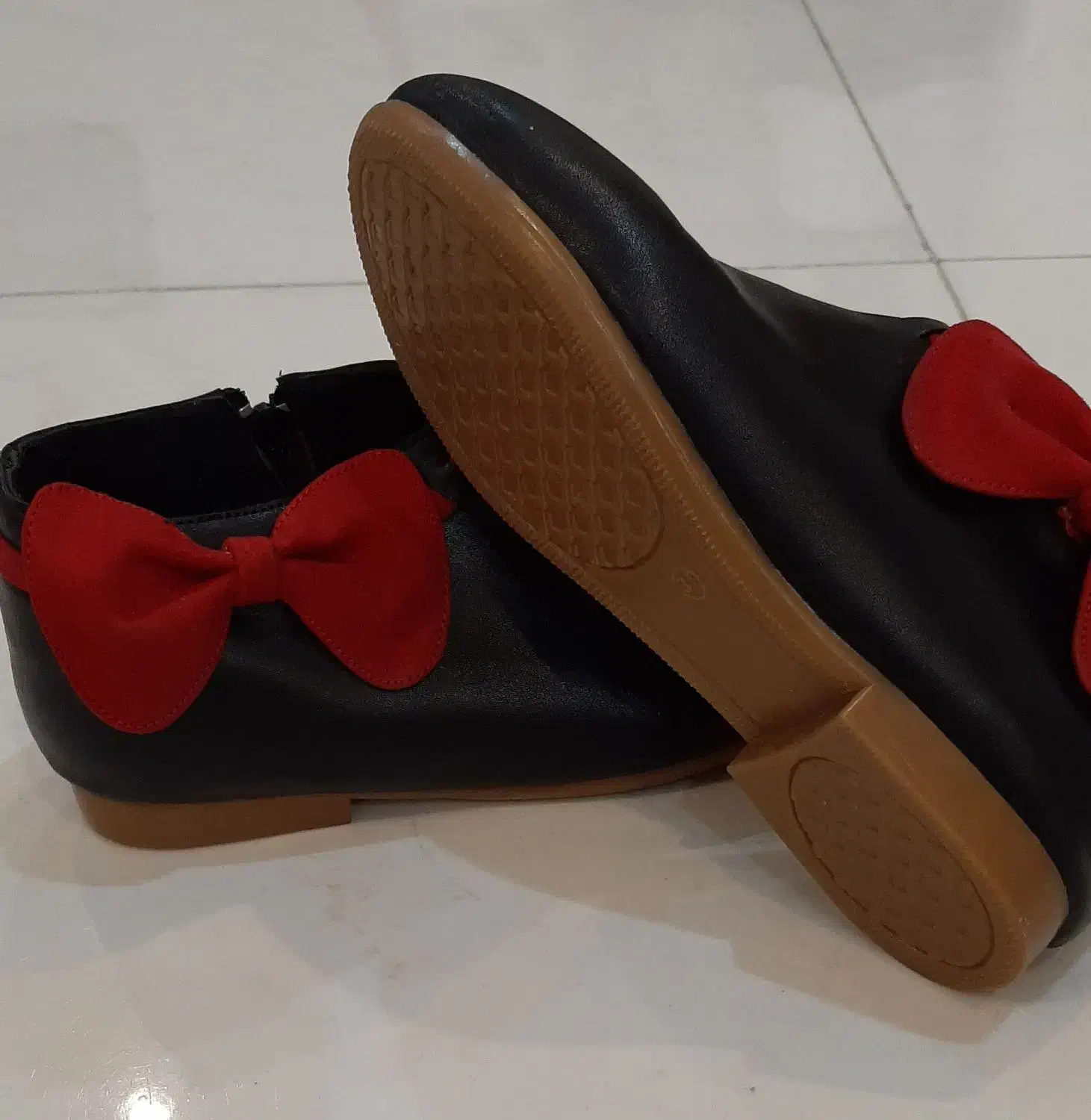 تعدادی کفش و کتونی دخترانه|کفش و لباس بچه|لاهیجان, گلستان|دیوار