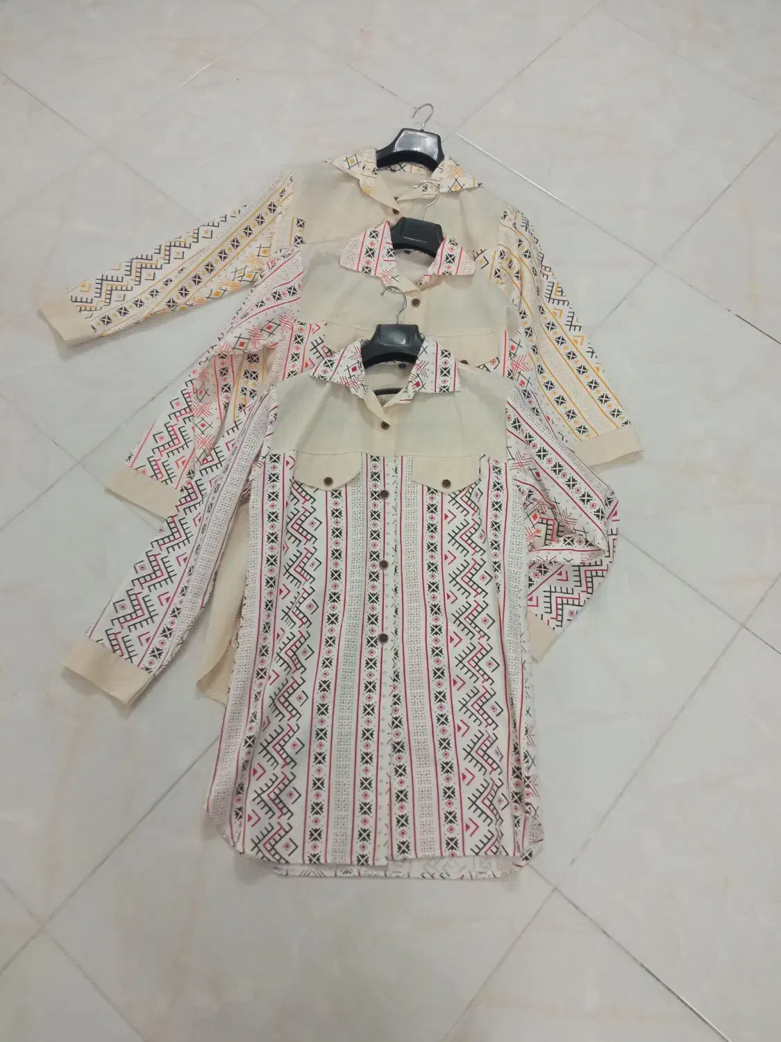 لباس زنانه|لباس|قم, باغ شازده|دیوار