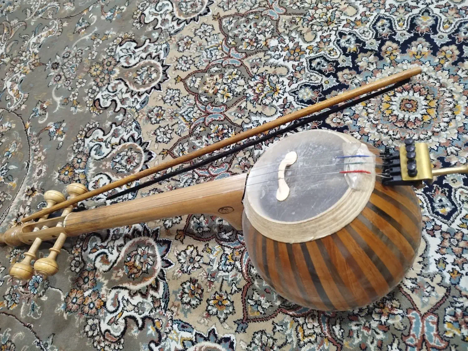 کمانچه درحد نو|سازهای سنتی|خرم‌آباد, |دیوار