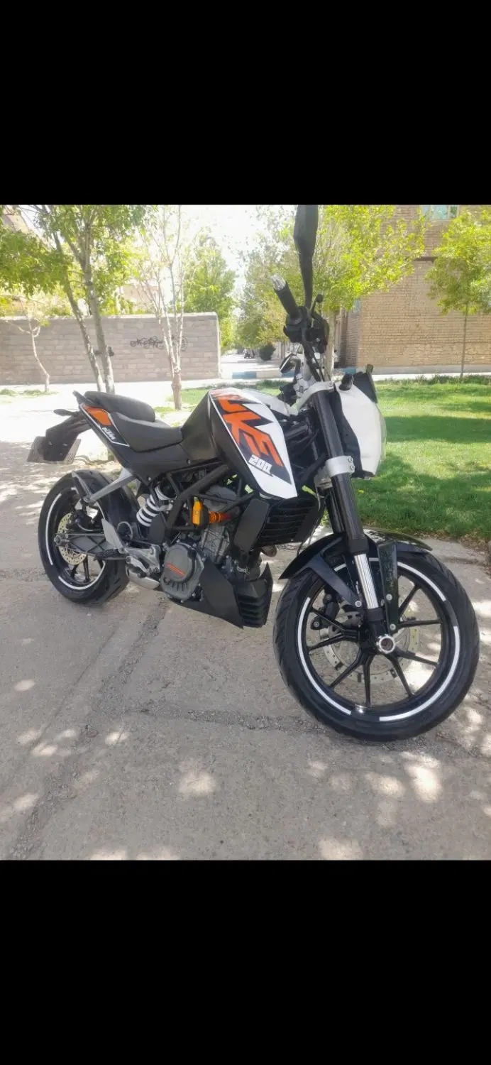 دوک ۲۰۰ مدل ۱۳۹۶|موتورسیکلت|همدان, |دیوار