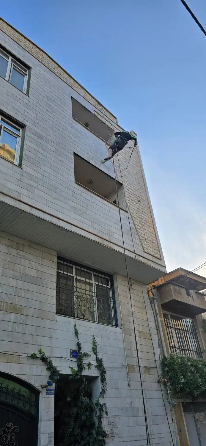 کاردراتفاع بدون داربست کاردر ارتفاع عایق نانو پیچ|خدمات پیشه و مهارت|کرمانشاه, |دیوار