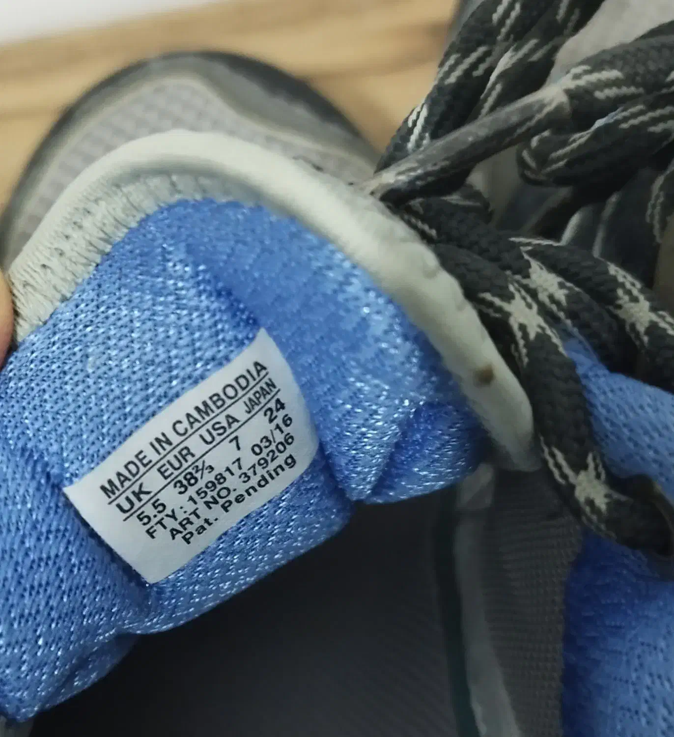 کفش|کیف، کفش، کمربند|کبودرآهنگ, |دیوار