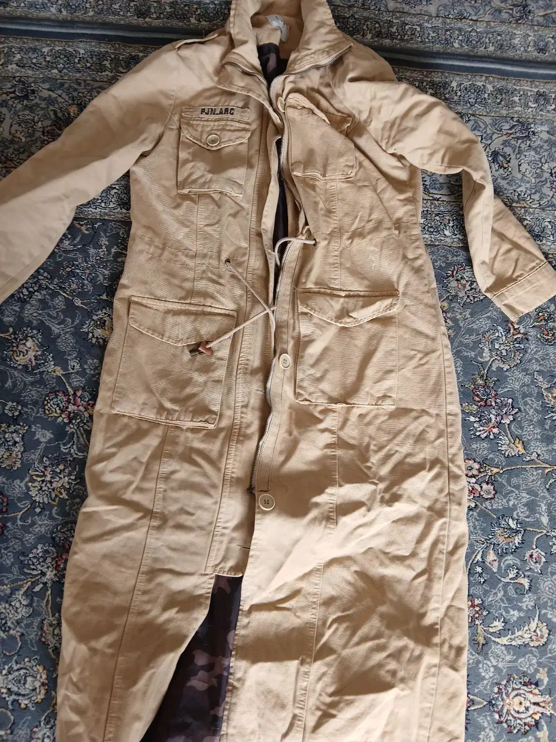 پالتو|لباس|قروه, |دیوار