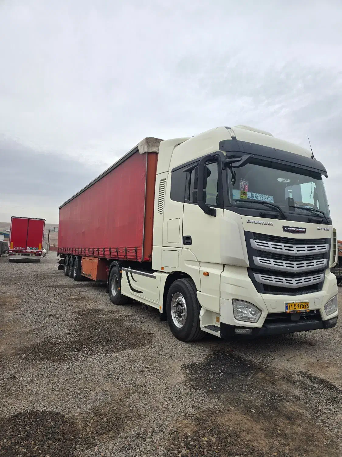 کشنده|خودرو سنگین|میانه, |دیوار