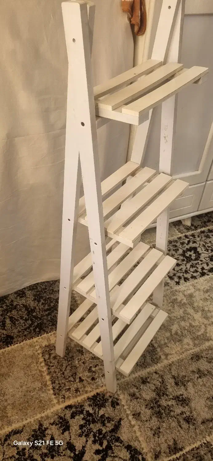 استند گل|گل و گیاه طبیعی|رباط‌کریم, رباط‌کریم|دیوار