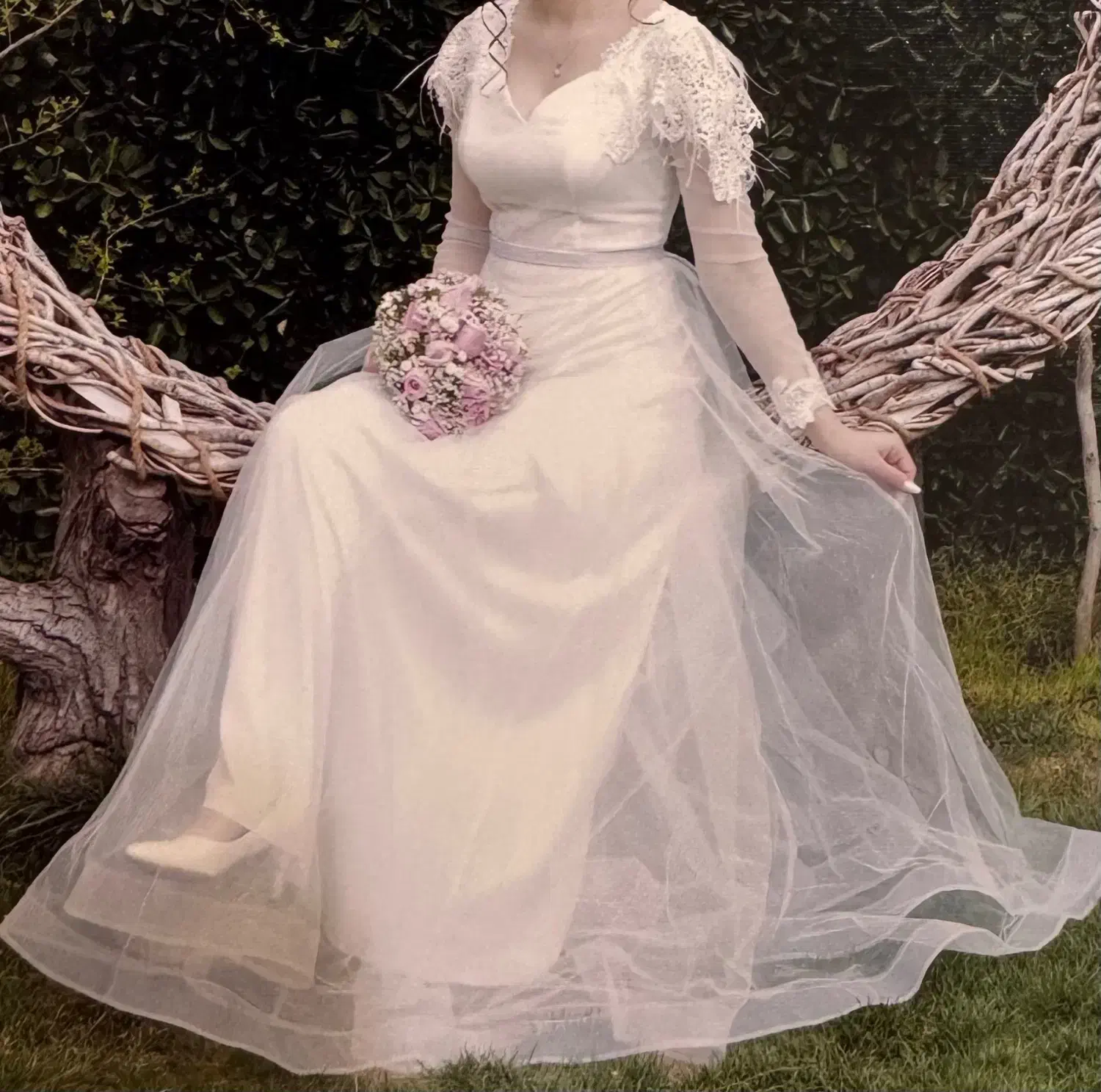 لباس عروس|لباس|فردیس, فردیس|دیوار