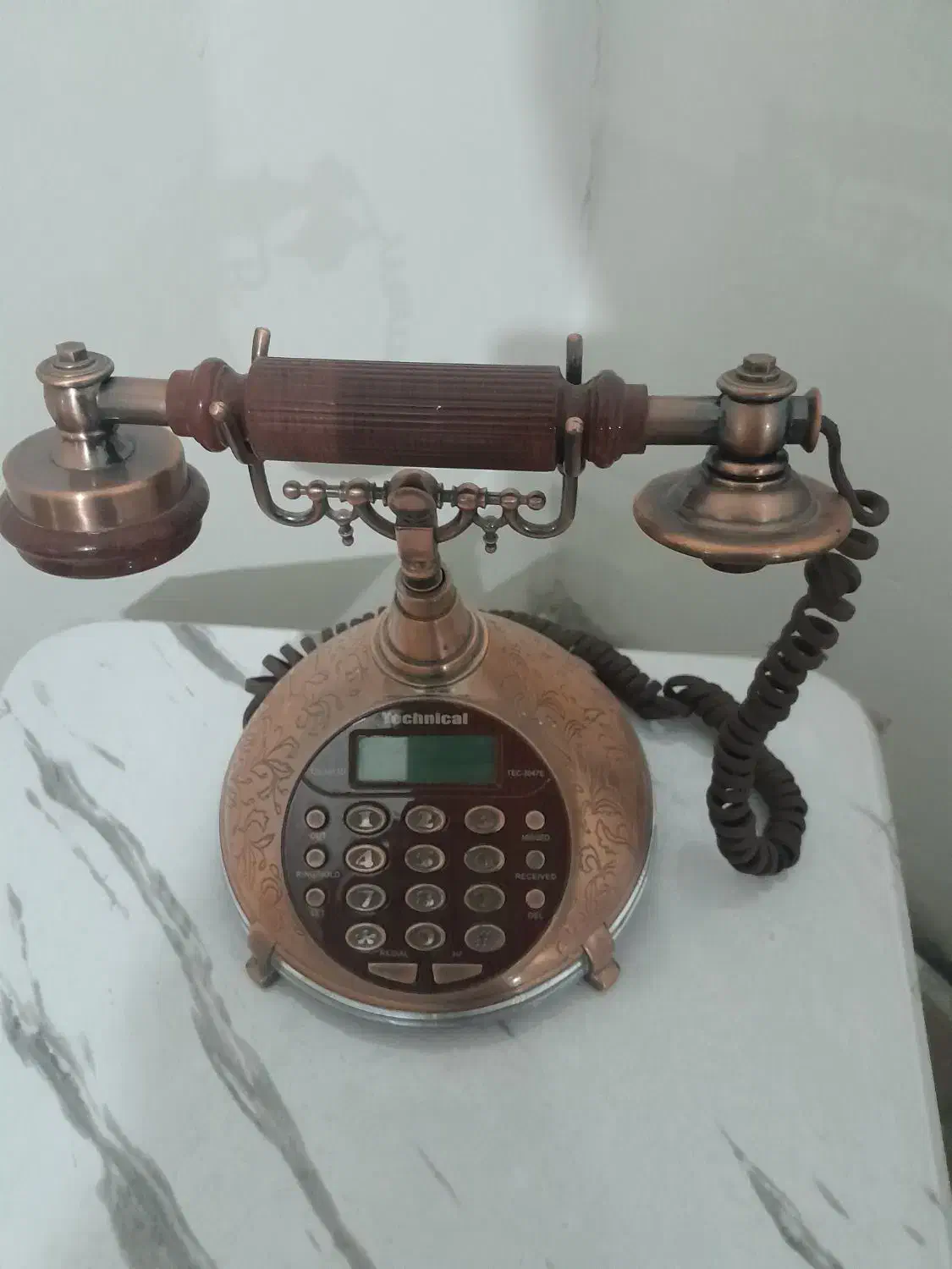 تلفن رو میزی در حد نو|تلفن رومیزی|بهارستان, |دیوار