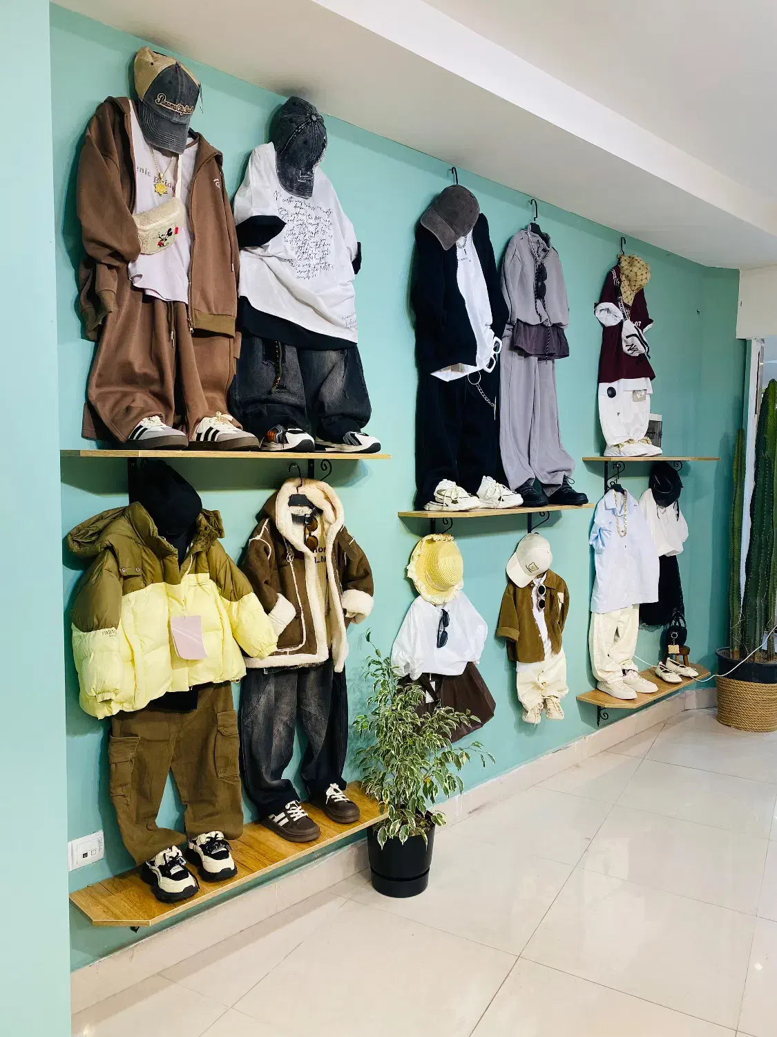 واگذاری فروشگاه لباس کودک با ده سال سابقه درخشان|اجارهٔ مغازه و غرفه|ساری, |دیوار