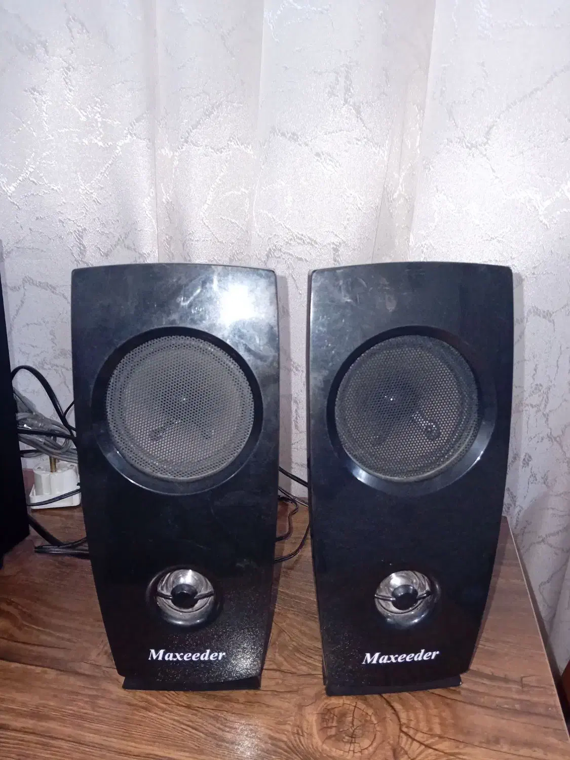 یک عدد باند سه تیکه|سیستم صوتی خانگی|سنگر, |دیوار