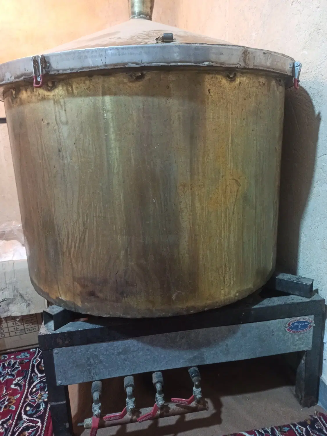 دیگ گلاب گیری|ظروف پخت‌وپز|دوگنبدان, |دیوار