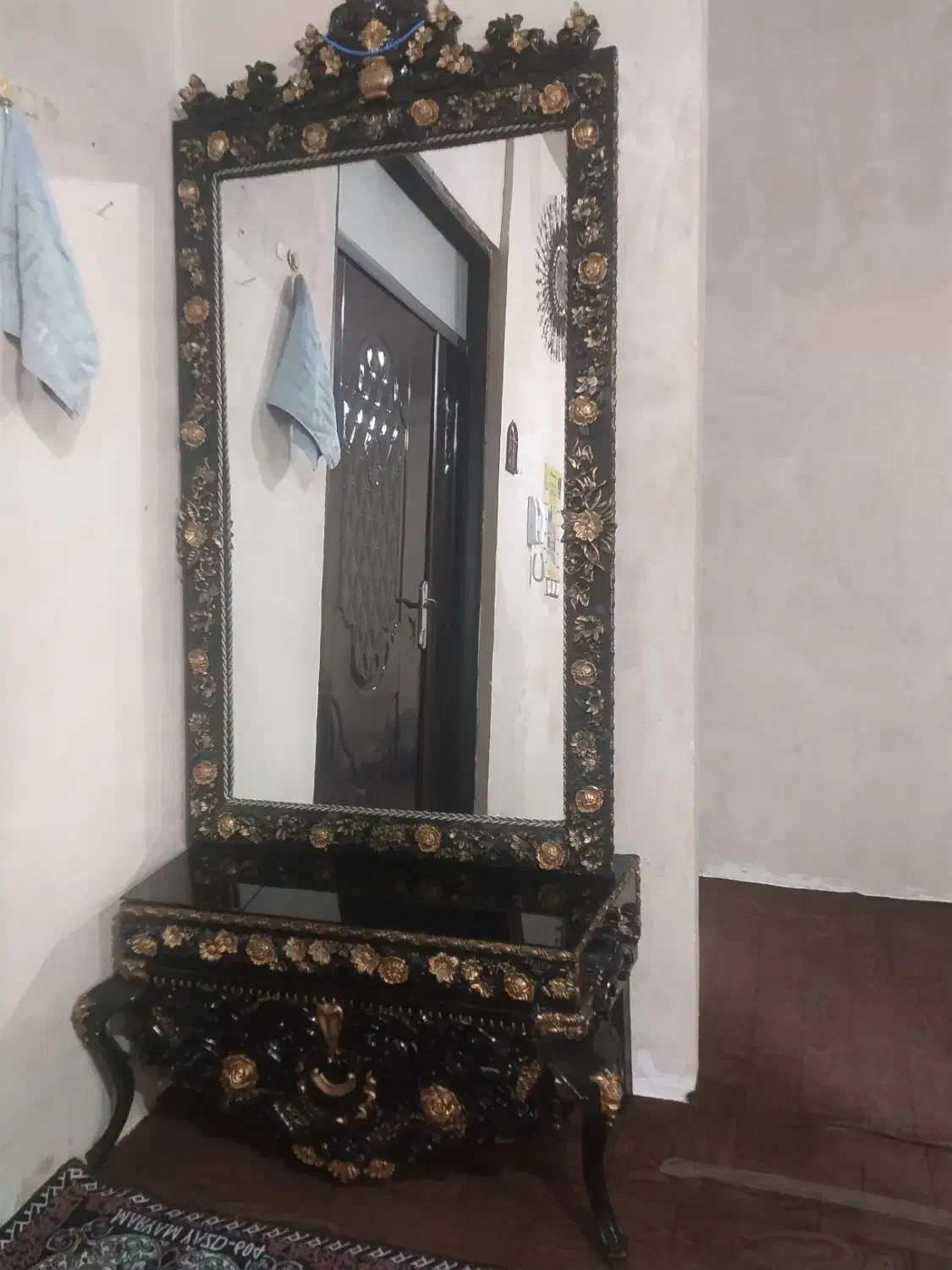 یک عدد بوفه و یک آینه قدی|بوفه، ویترین، کنسول|نوشین شهر, |دیوار