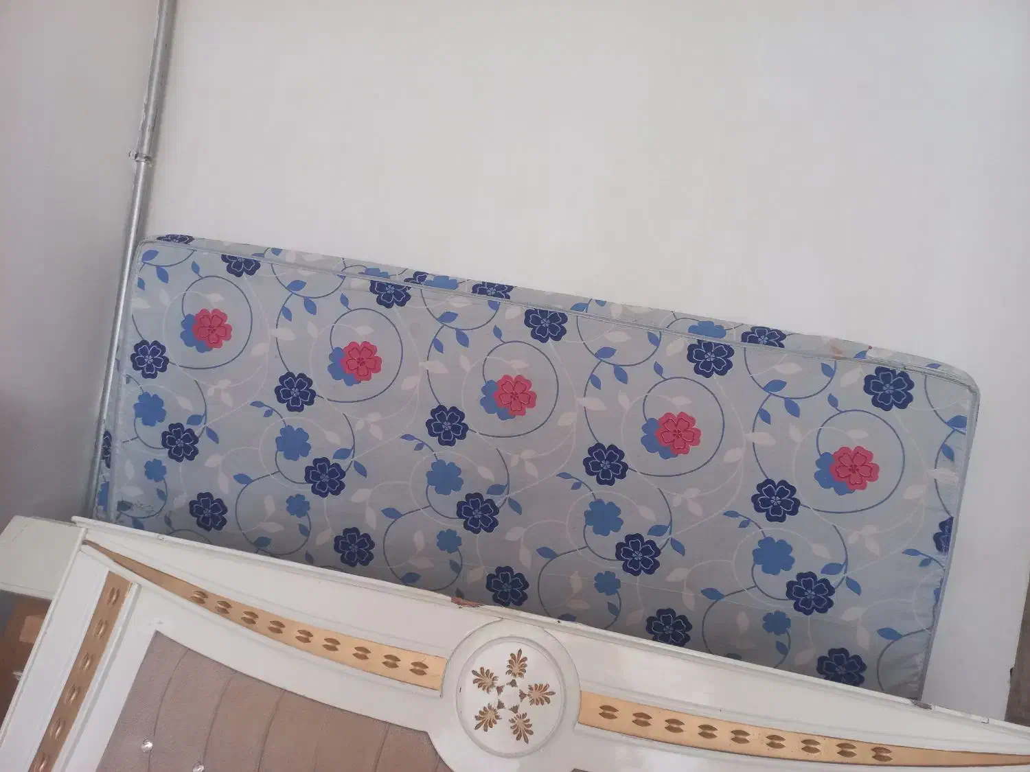 تخت دونفره|تخت و سرویس خواب|نمین, |دیوار