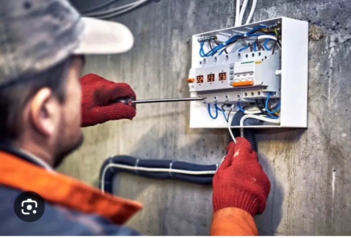 برق کاری ،رفع اتصالات و نصب لوستر و نصب انواع چراغ|خدمات پیشه و مهارت|تبریز, |دیوار