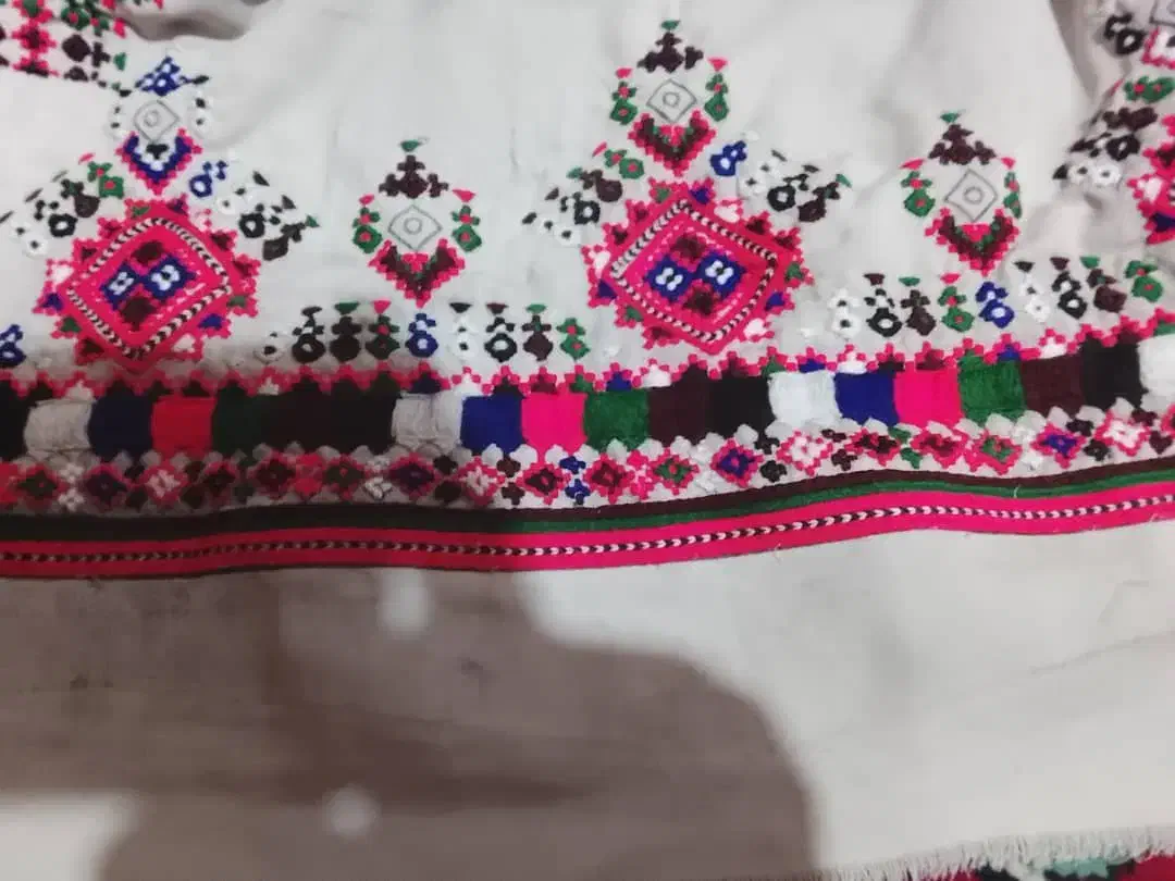 خ ی ا ژ|لباس|نیک شهر, |دیوار