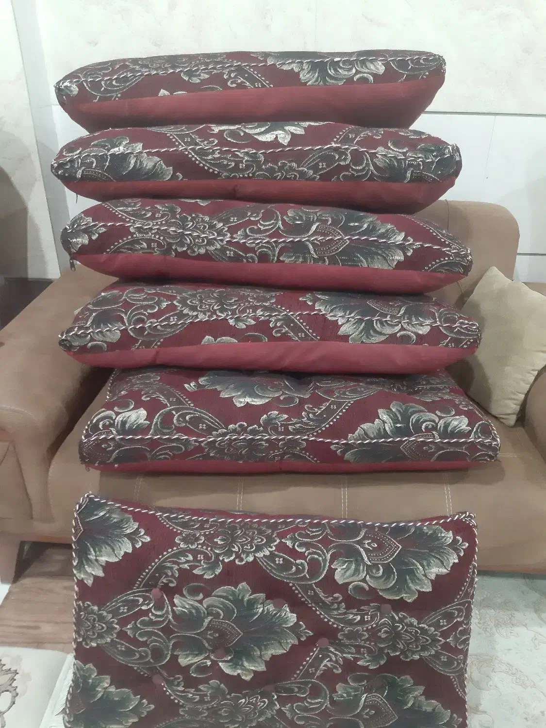 پشتی ترمه نو نو محکم و سنگین|پشتی|شیراز, فرگاز|دیوار