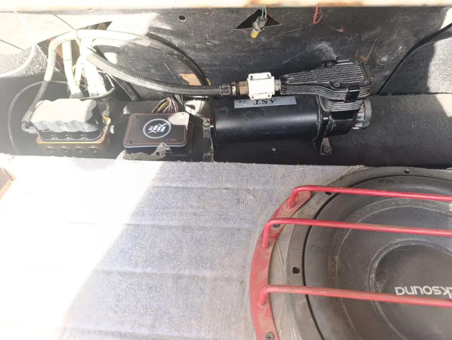 پنوماتیک|قطعات یدکی و لوازم جانبی|مشهد, جانباز|دیوار