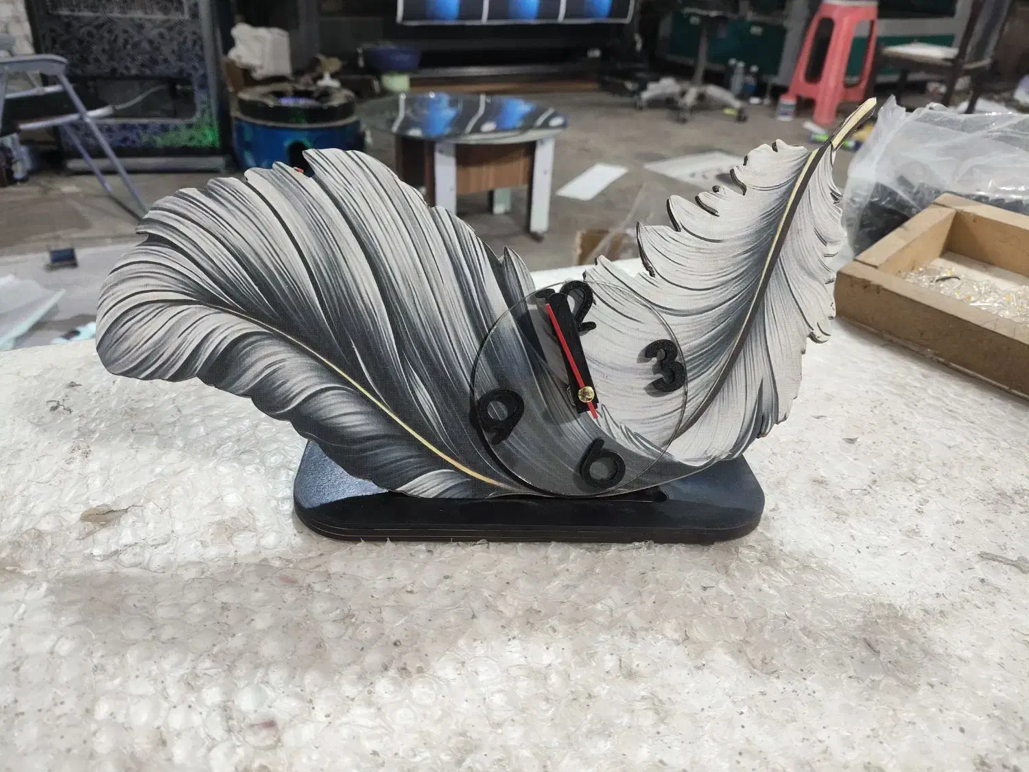 ساعت رومیزی|ساعت دیواری و تزئینی|شیراز, کوشک میدان|دیوار