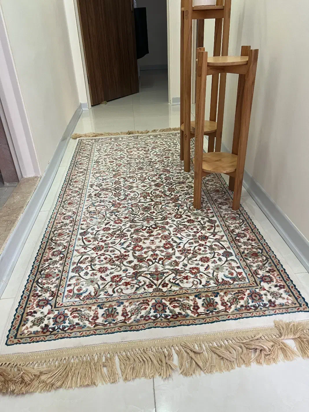 فرش ماشینی رادین اصفهان گل برجسته ۱ در ۲|فرش|بندرعباس, |دیوار