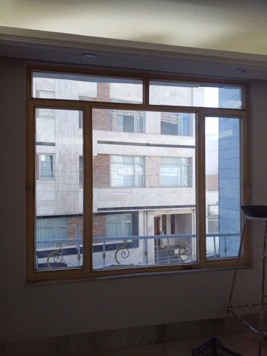 پنجره ۲/۲۰ در ۱/۹۰ همرا با شیشه های روفلکس(رنگی)|مصالح و تجهیزات ساختمان|سبزوار, توحیدشهر|دیوار