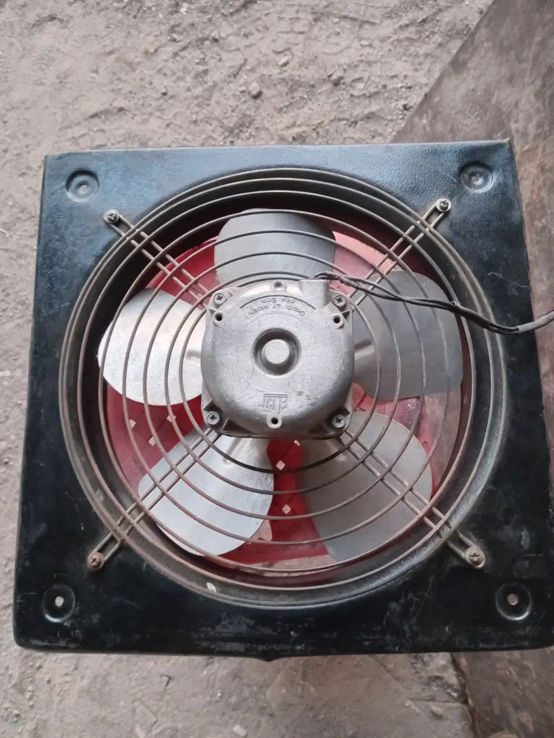 هوا کش|پنکه و تصفیه‌کنندهٔ هوا|خسروشاه, |دیوار