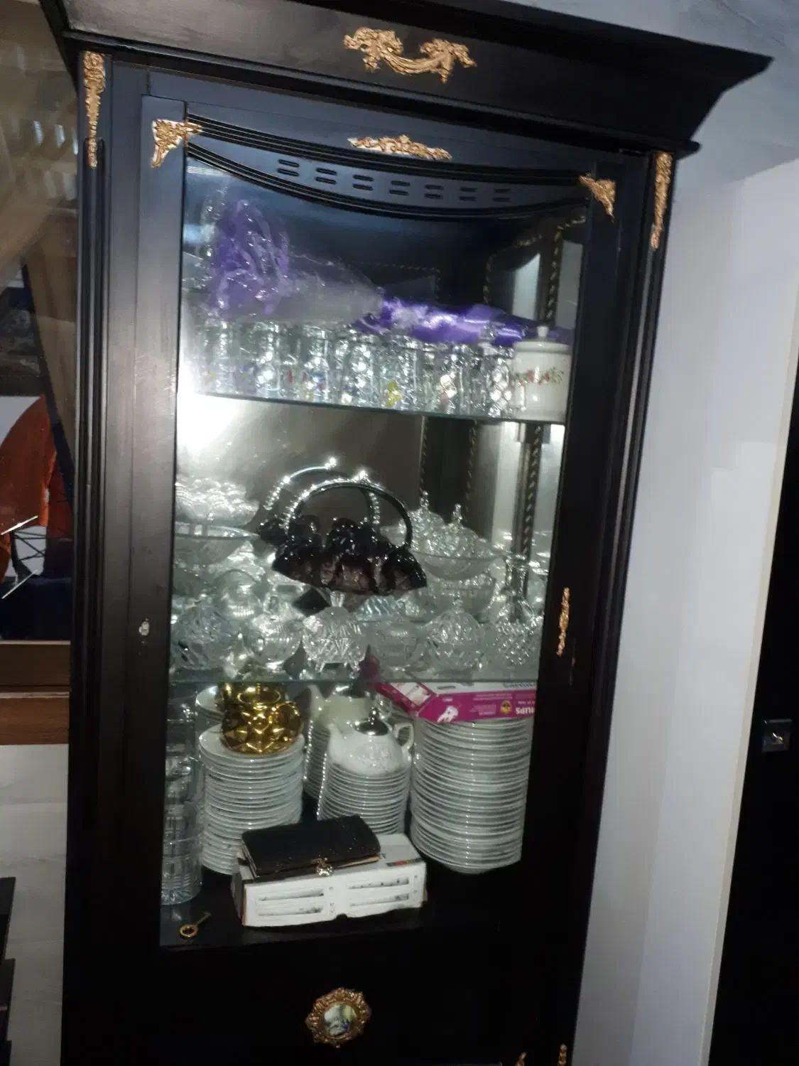 کمد شیشه ایی|بوفه، ویترین، کنسول|آستانه اشرفیه, |دیوار