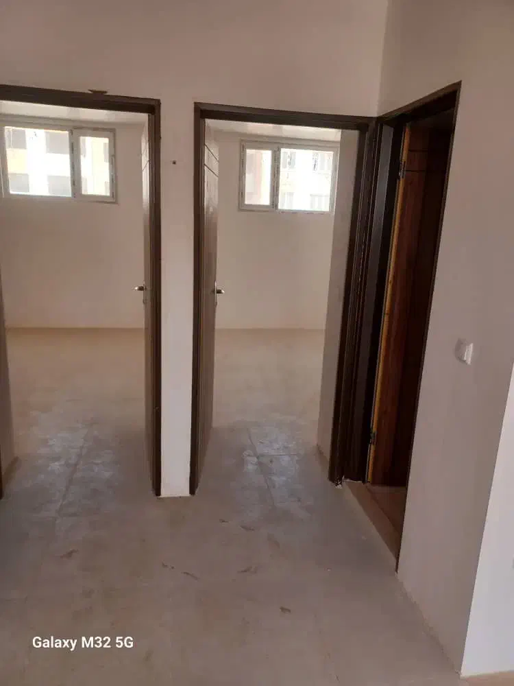 آپارتمانی با تراس بزرگ غرق نور|فروش آپارتمان|شهرکرد, |دیوار