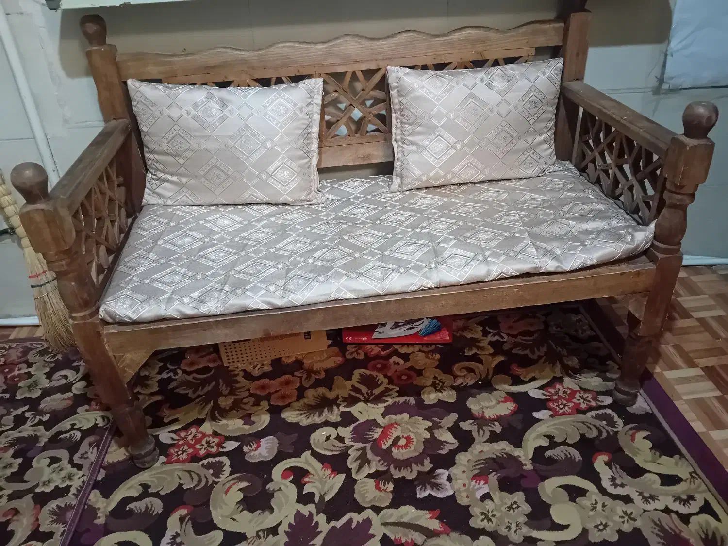 یک تخت سنتی ۲ نفره درحد نوبا ابعاد۶۰×۱۲۰|تخت و سرویس خواب|تهران, هاشمآباد|دیوار