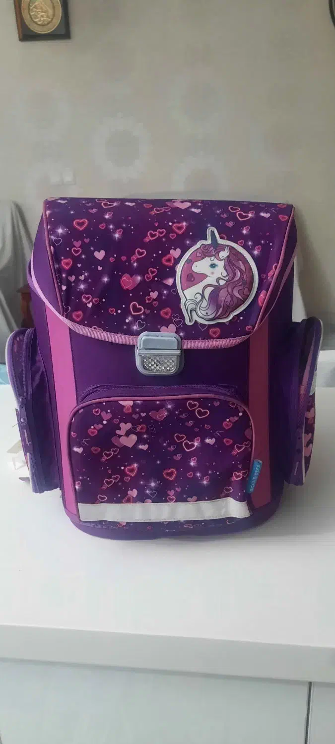 کیف(کوله)مدرسه|کیف، کفش، کمربند|ری, صفاییه (چشمه علی)|دیوار