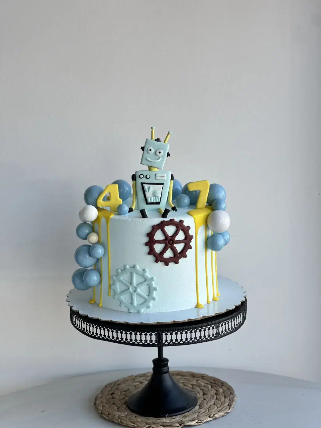 به یک نفرفروشنده جهت کاردر قنادی خانوم یا آقا|استخدام خدمات فروشگاه و رستوران|مشهد, جاهد شهر|دیوار