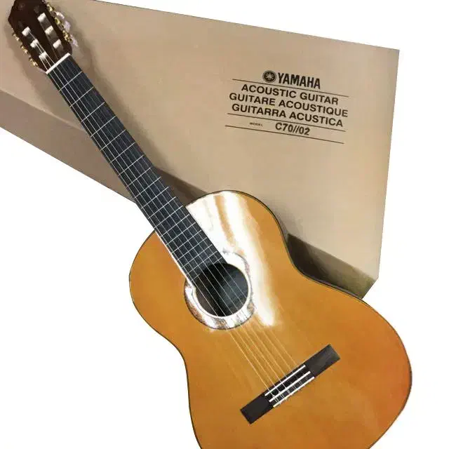 گیتار یاماهاc40 اصلی|گیتار، بیس، امپلیفایر|قوچان, |دیوار