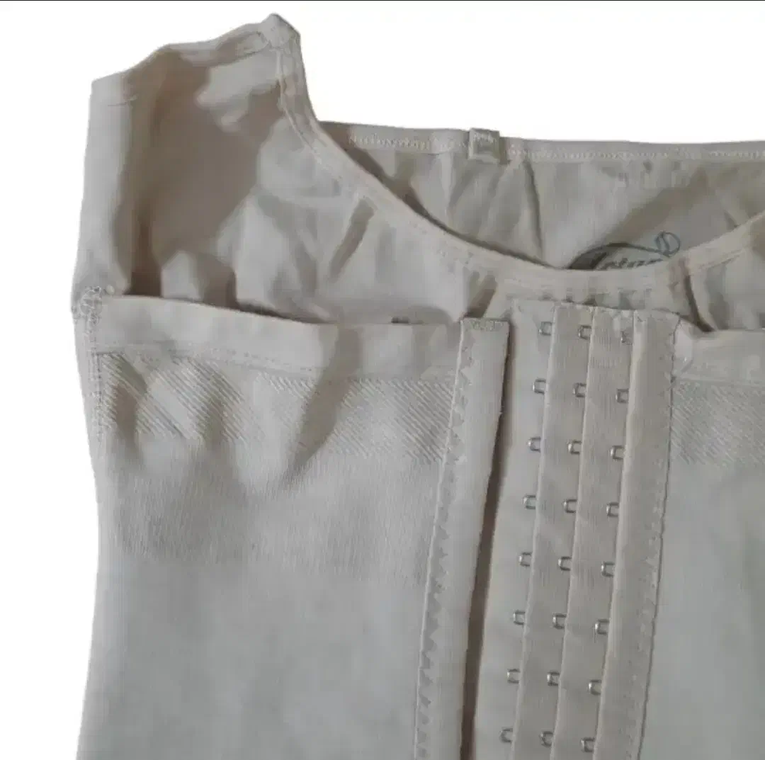 گن پا دار ، قزن دار|لباس|همدان, |دیوار