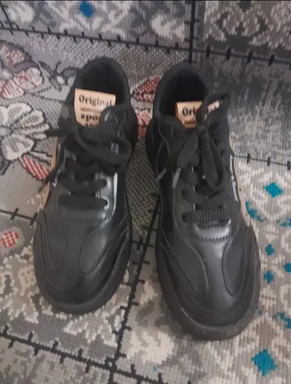 کفش اسپورت ۴۰۰تومن|کیف، کفش، کمربند|یزد, |دیوار