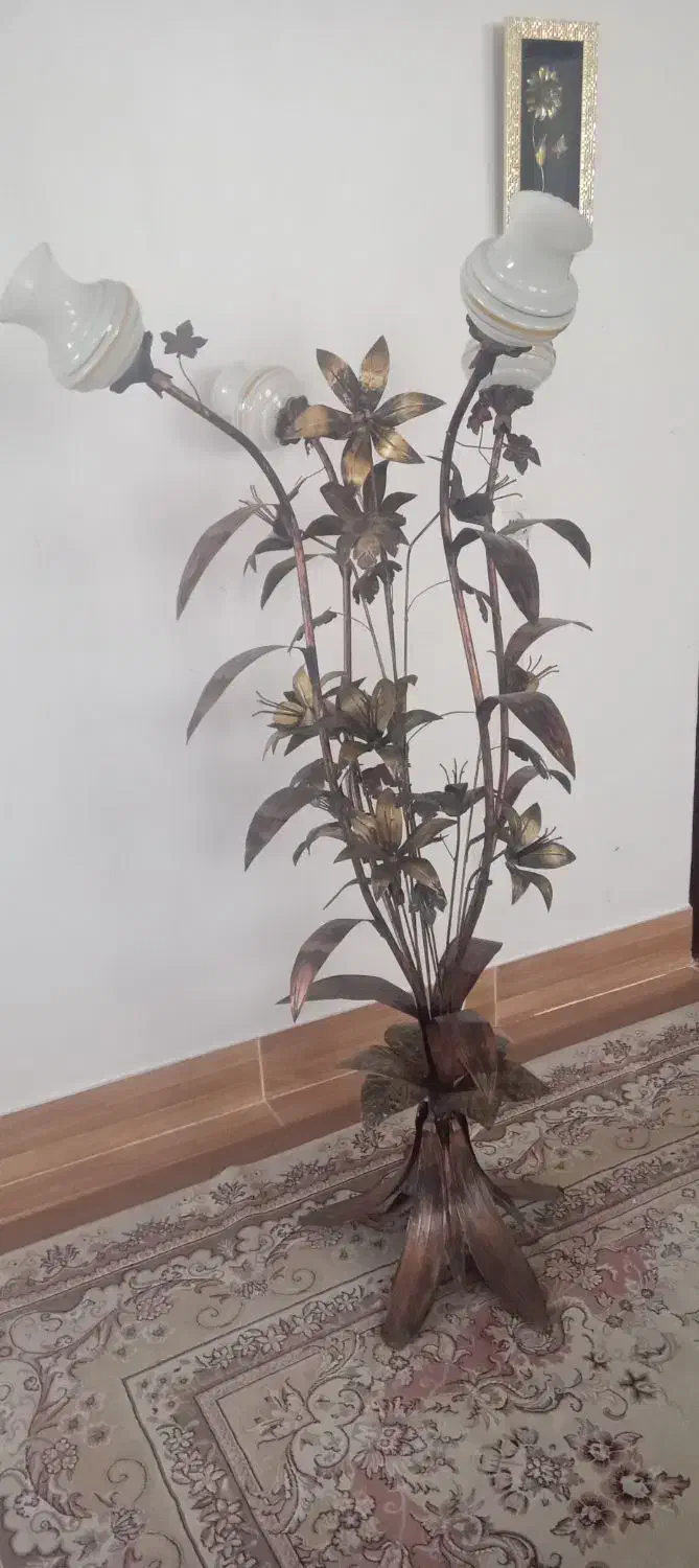 آباژور ایستاده کنار سالنی چهار شاخه سنگین وزن|چراغ خواب و آباژور|مراغه, |دیوار