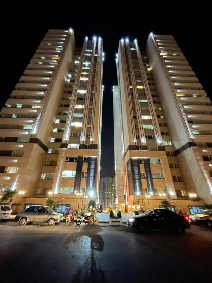 ۱۳۰متر ۲خواب/دریاچه چیتگر/کلید نخورده/منطقه ۲۲