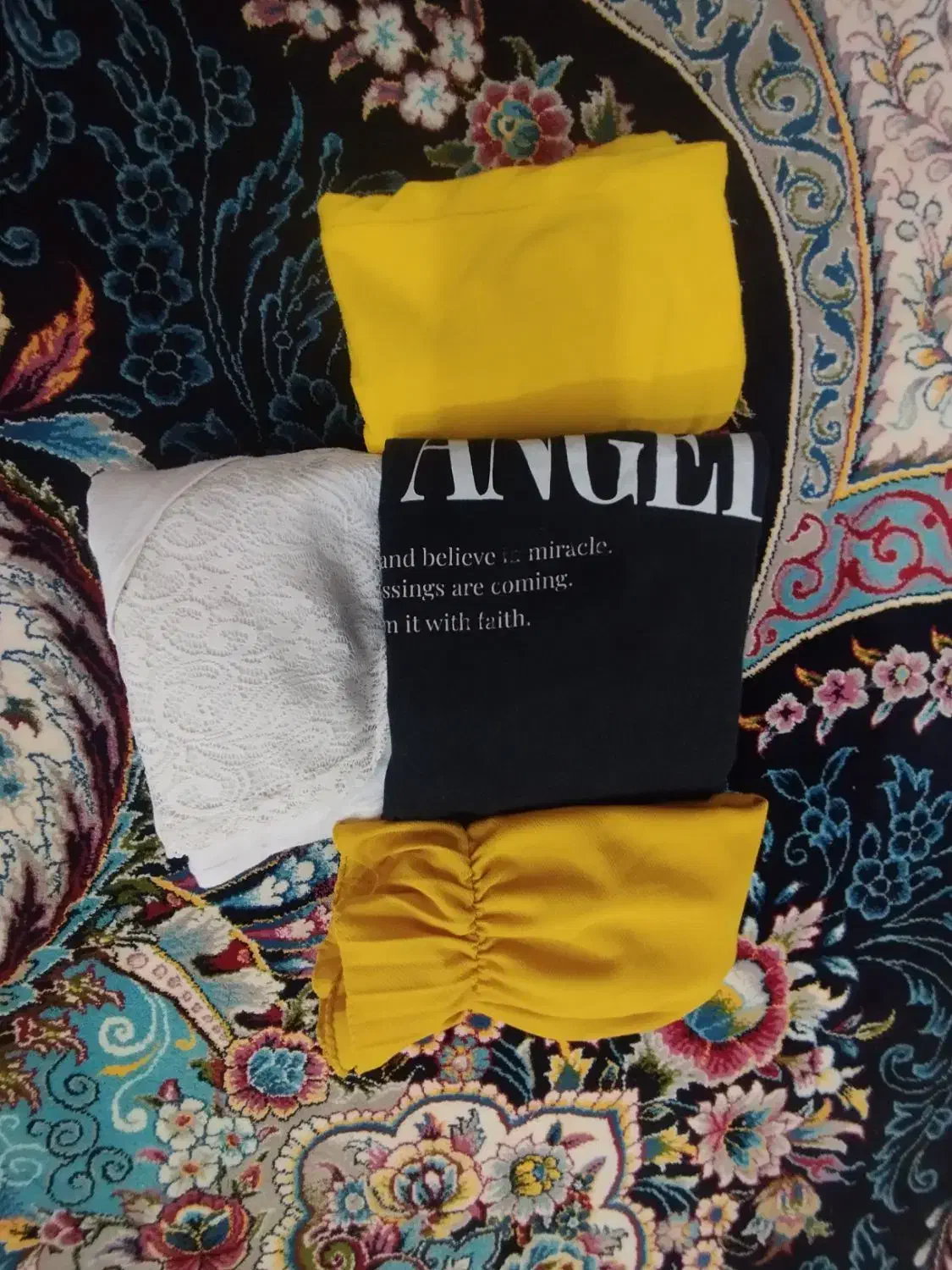 لباس ها|لباس|یزد, |دیوار