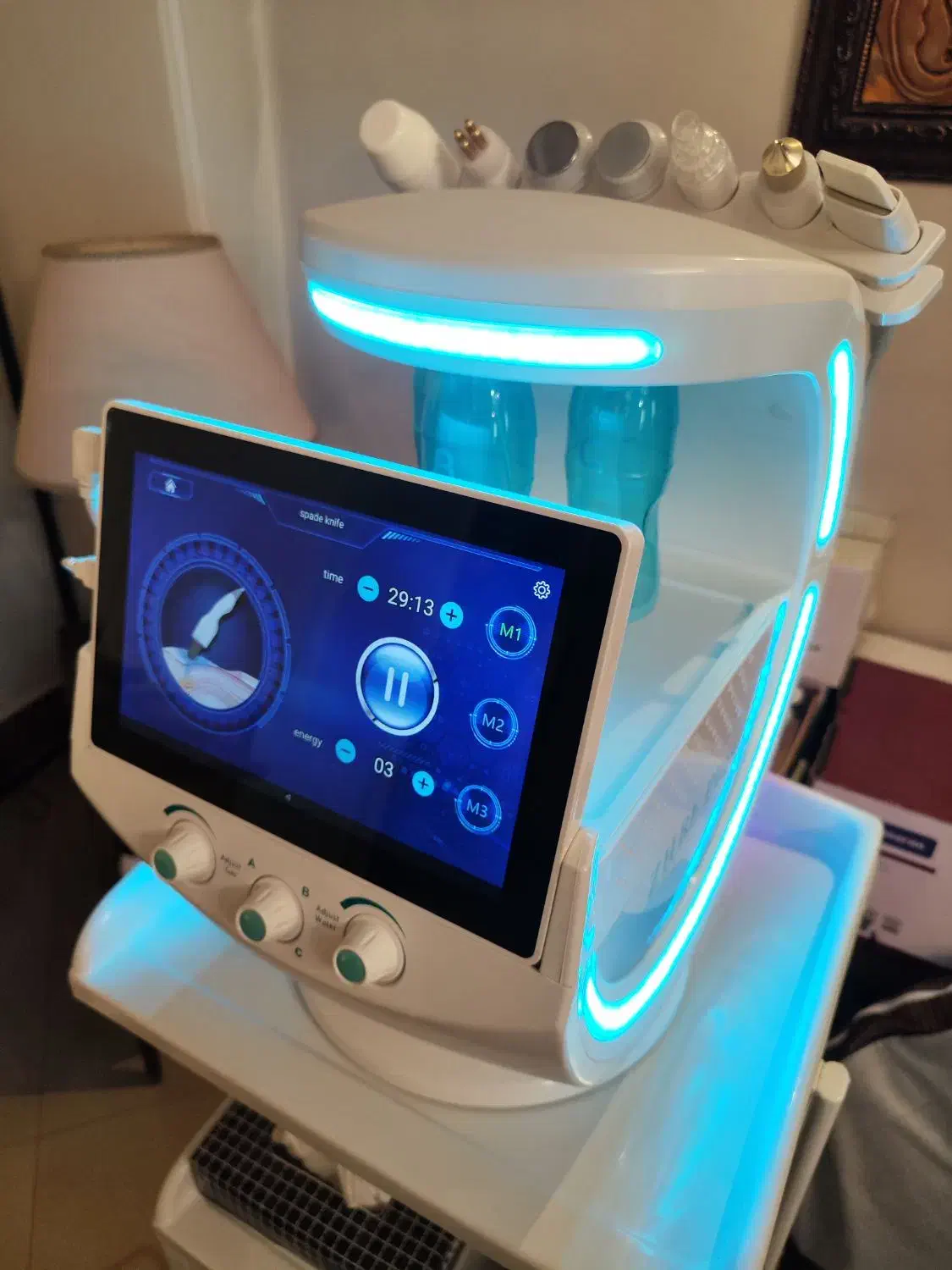 پاکسازی و زیباسازی پوست و لیزر صورت آقایان|خدمات آرایشگری و زیبایی|تهران, حصار بوعلی|دیوار