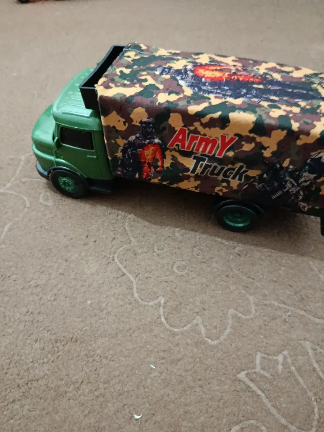 تعدادی اسباب بازی پسرونه|اسباب‌بازی بچه|دوگنبدان, |دیوار