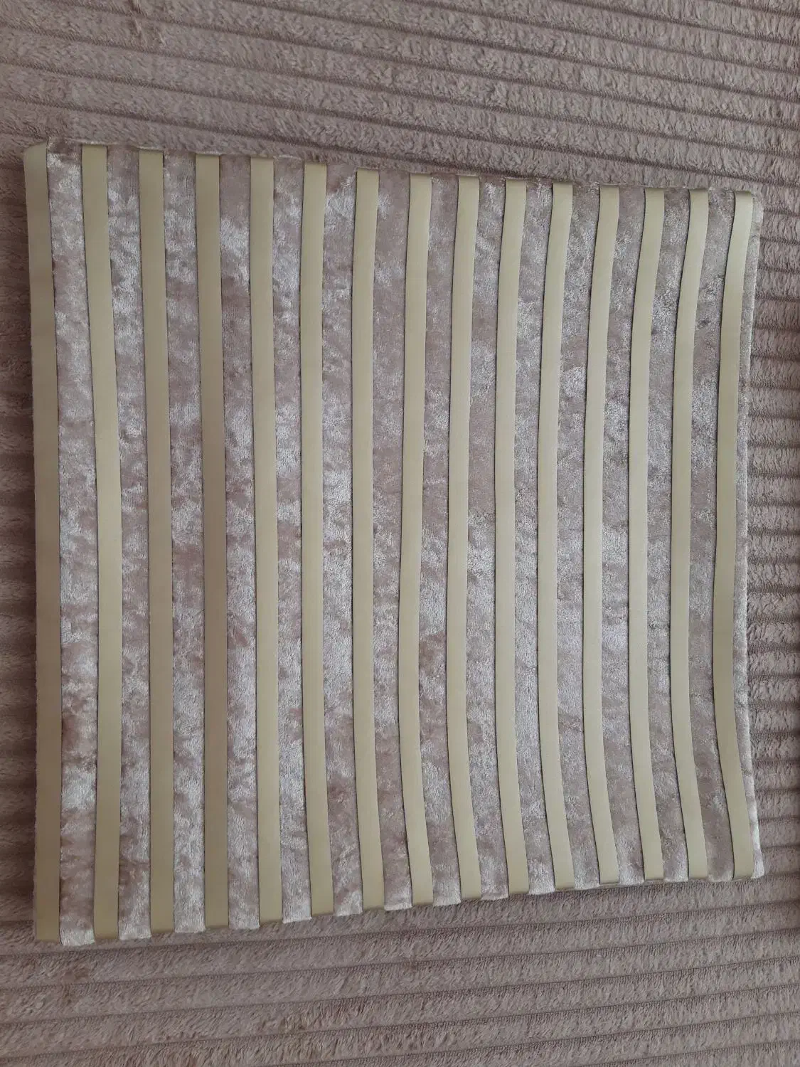 کوسن رو مبلی یا رو تختی.|مبلمان خانگی و میز عسلی|کرمانشاه, |دیوار