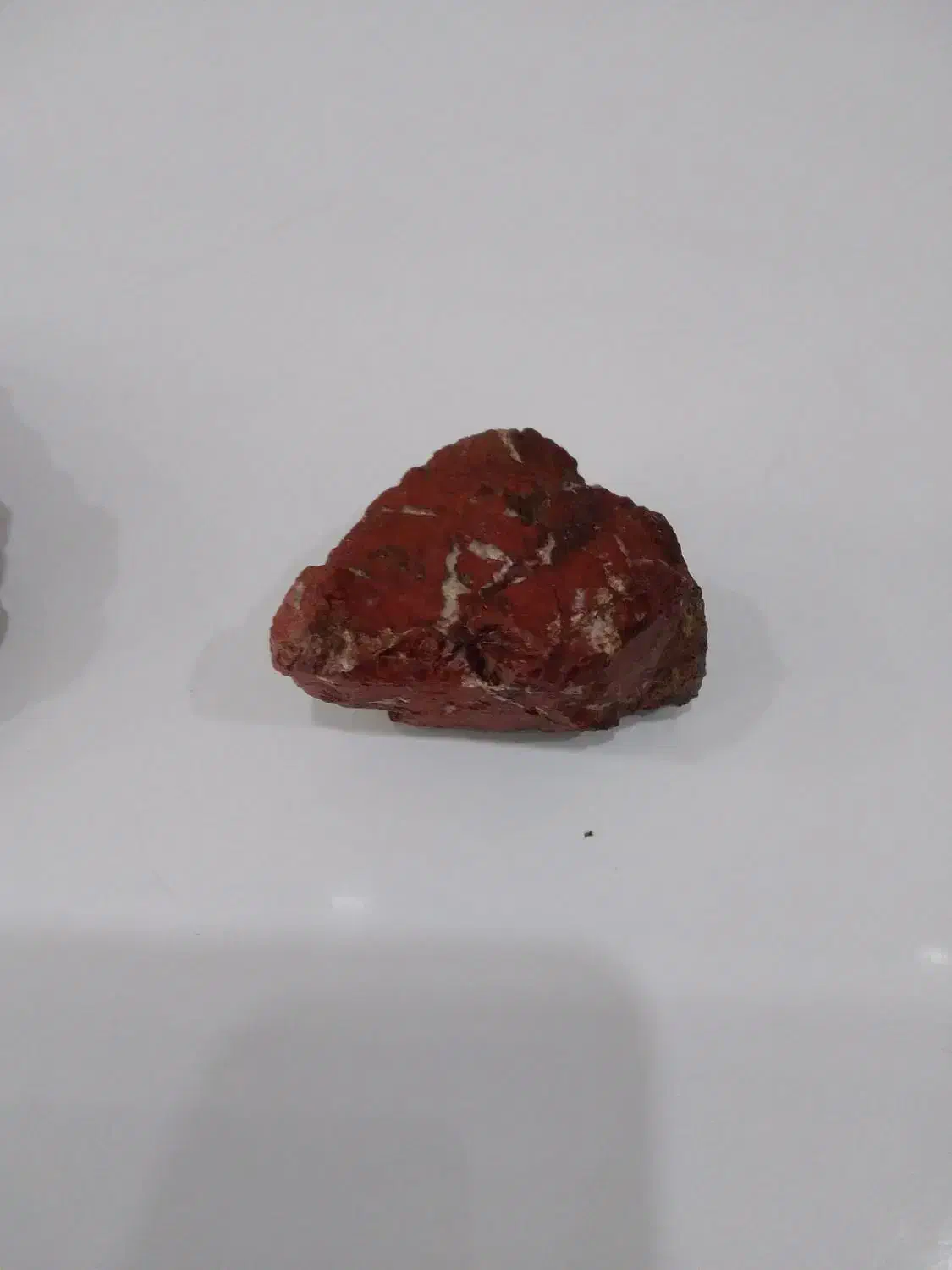 اولین سنگ سفید شب ها جلوی نور میده شبیه الماس و|جواهرات|سنندج, |دیوار