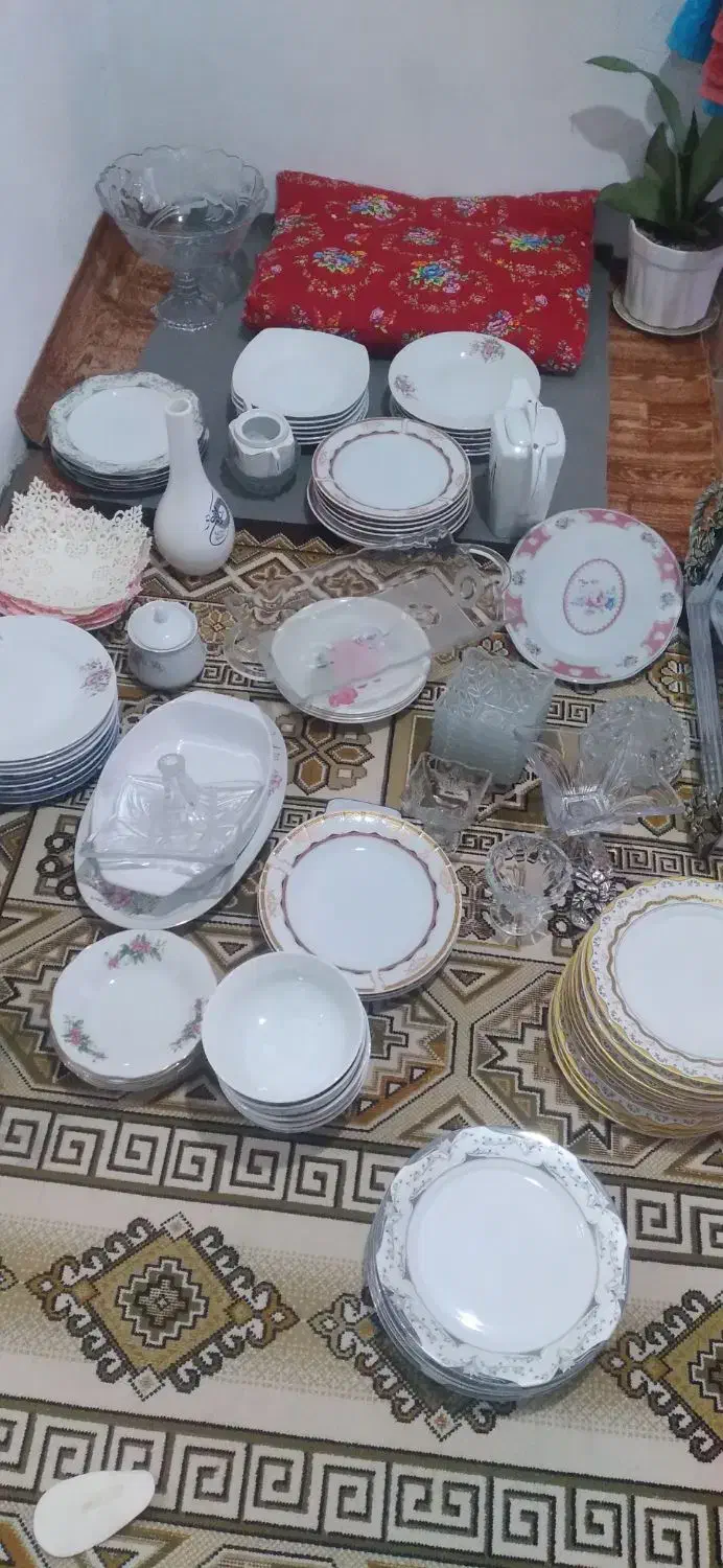 یه سری ظرف تمیزوسالم که خیلیاش استفاده نشده|ظروف سرو و پذیرایی|بندر انزلی, چهارفریضه|دیوار