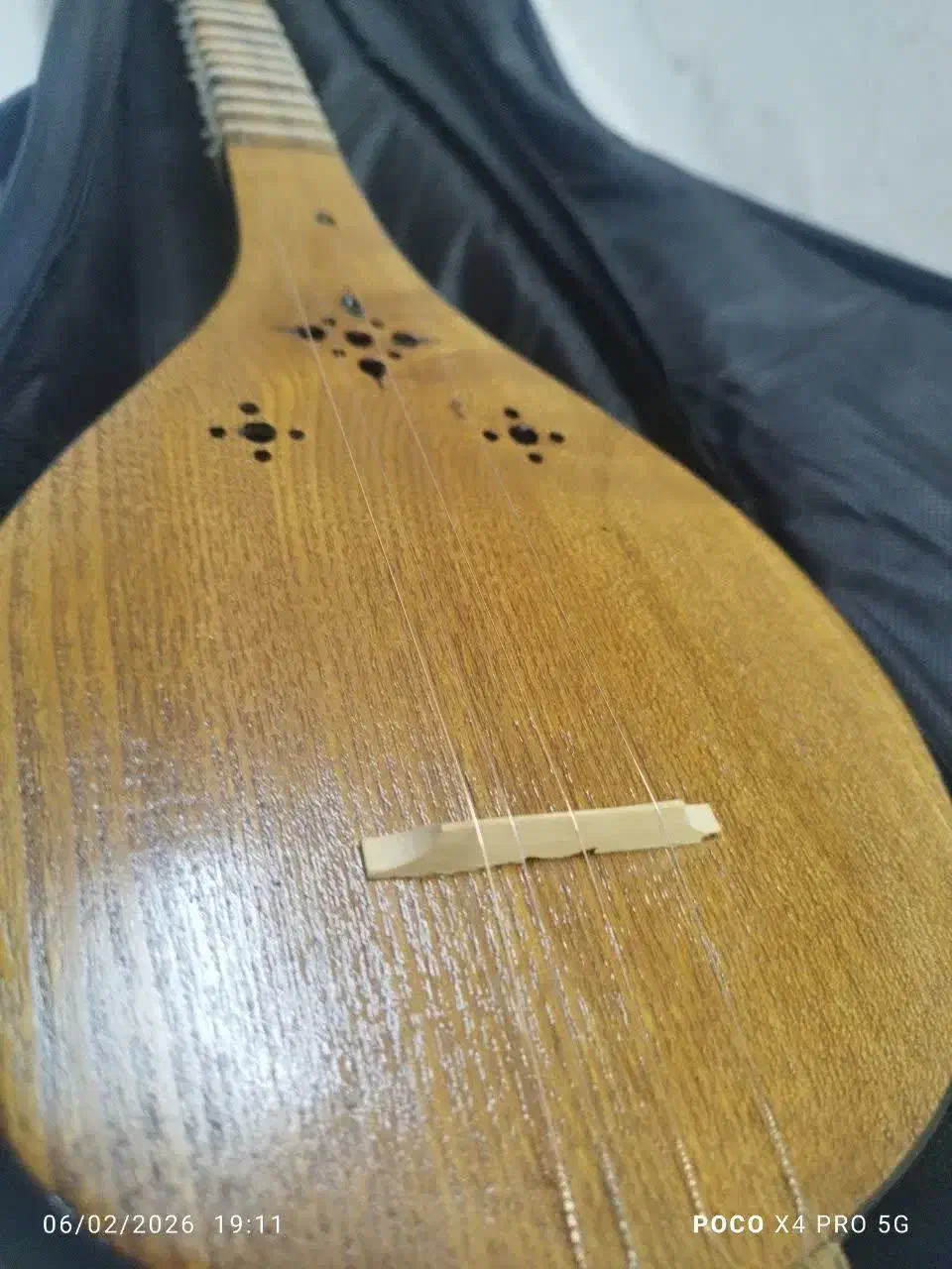 سه تار محراب|سازهای سنتی|یزد, |دیوار