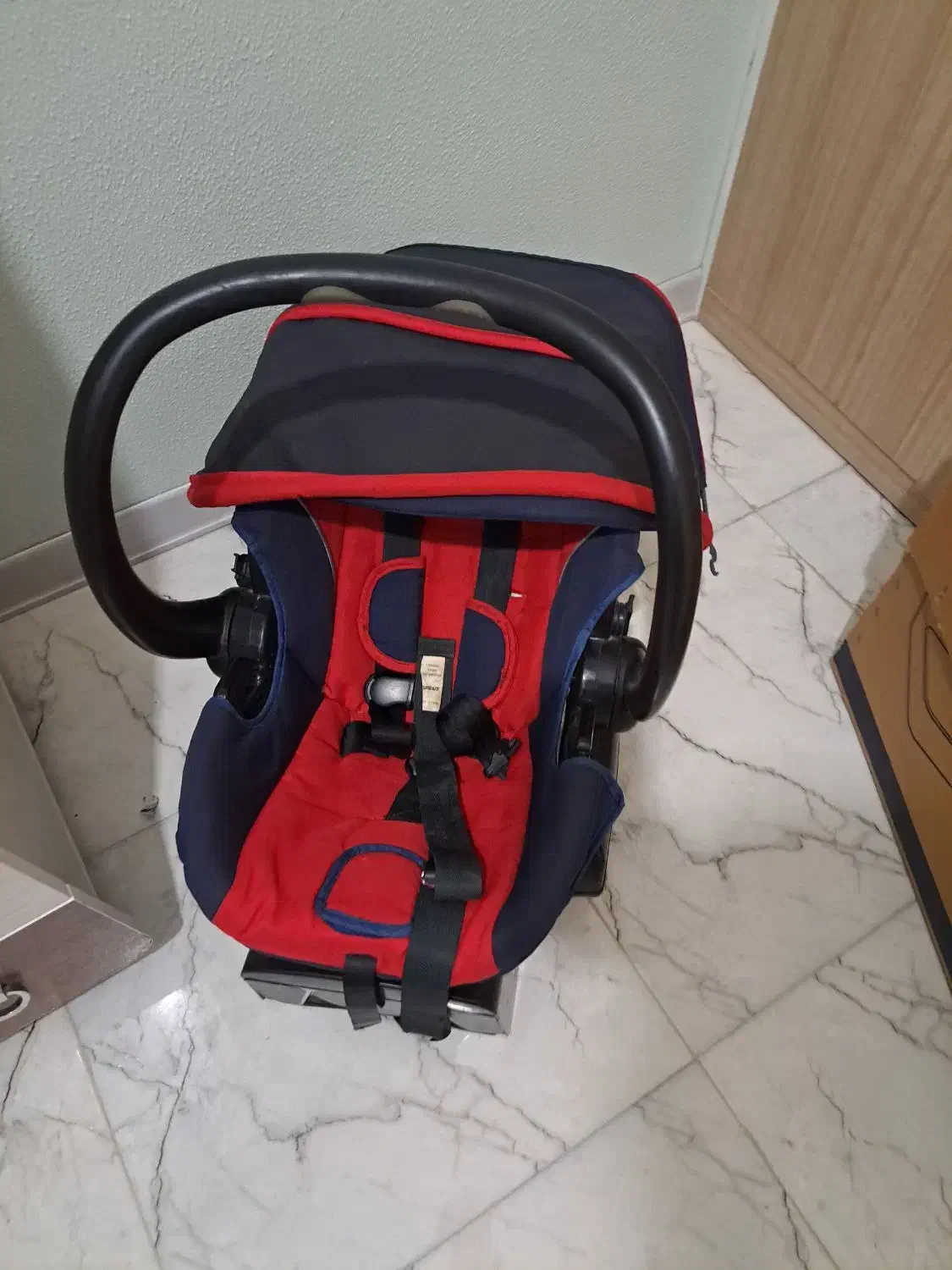 صندلی ماشین کودک و کیف|تخت و صندلی بچه|شاهینشهر, بانک استان|دیوار