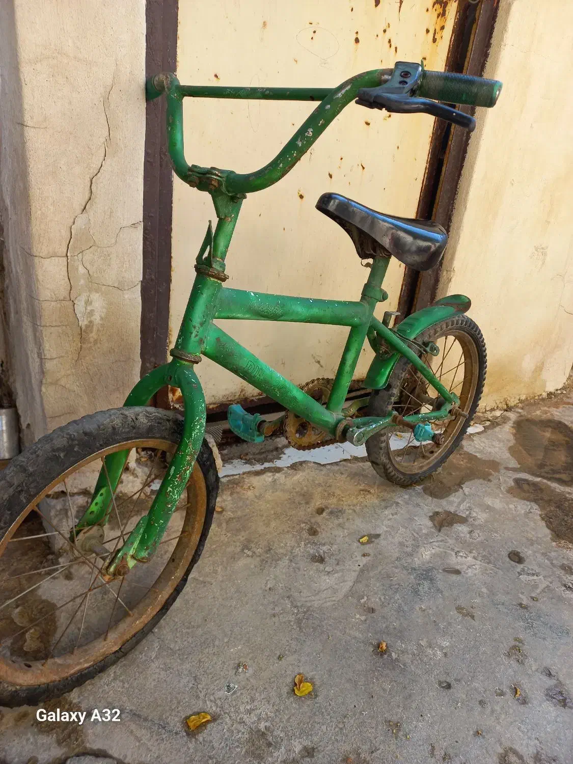 دوچرخه  سبز رنگ سایز ۱۶  فقط ترمز لازم داره|دوچرخه، اسکیت، اسکوتر|بندر ماهشهر, |دیوار
