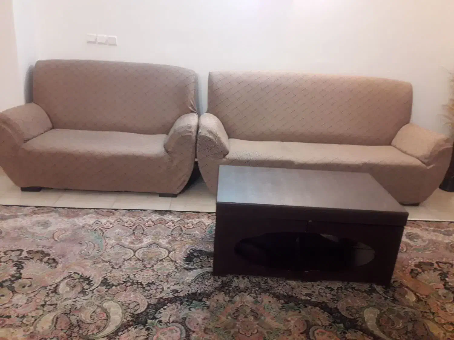 مبلمان ۷ نفره با روکش و میزجلومبلی و چهار عدد عسلی|مبلمان خانگی و میز عسلی|اصفهان, کوی میلاد|دیوار