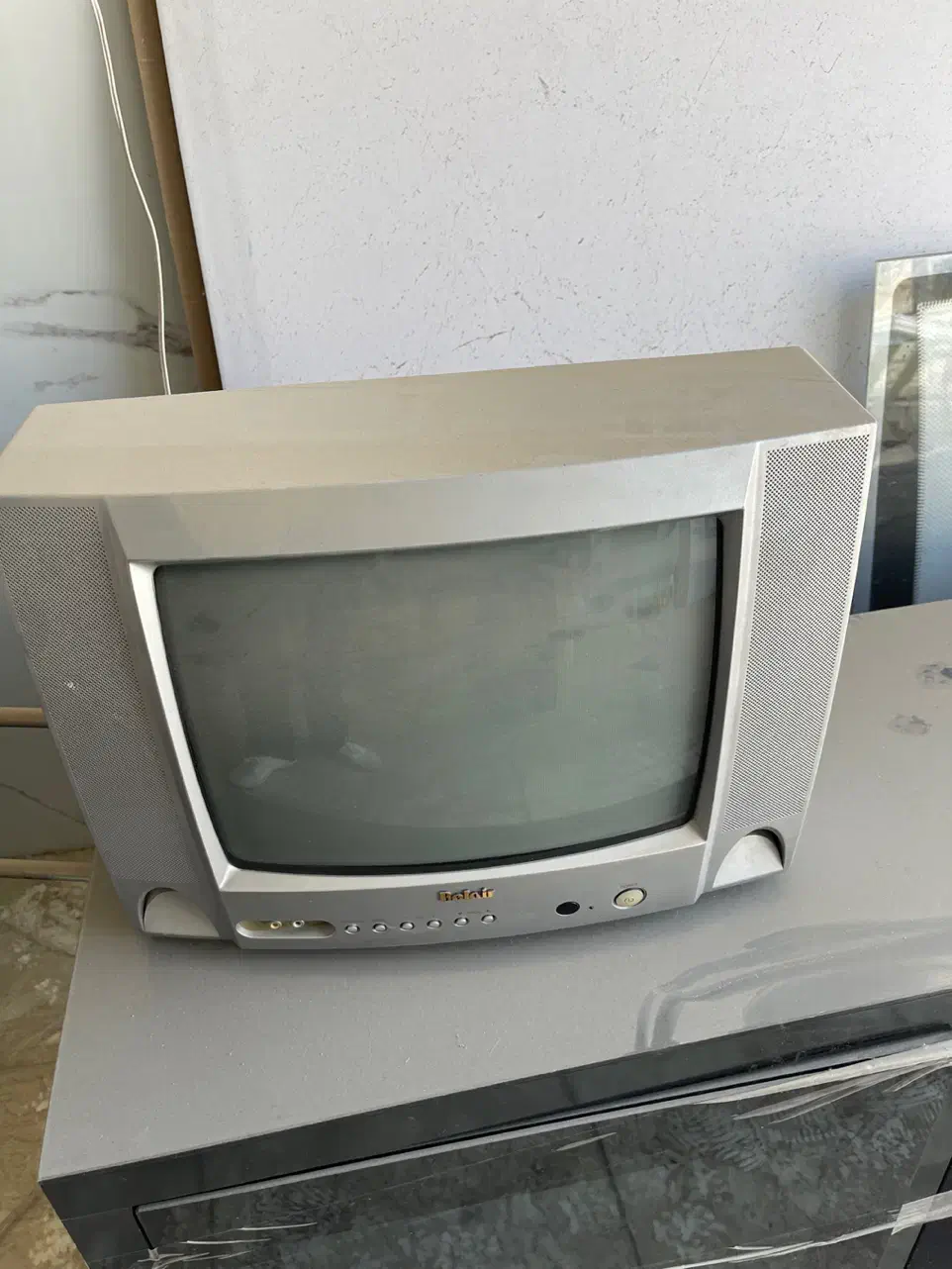 یک عدد تلویزیون رنگی ۱۴ اینچ|تلویزیون و پروژکتور|فیروزکوه, |دیوار