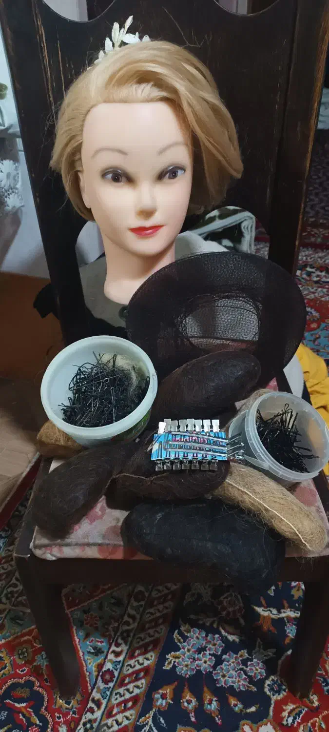 وسایل ارایشگری|آرایشگاه و سالن‌های زیبایی|میانه, |دیوار